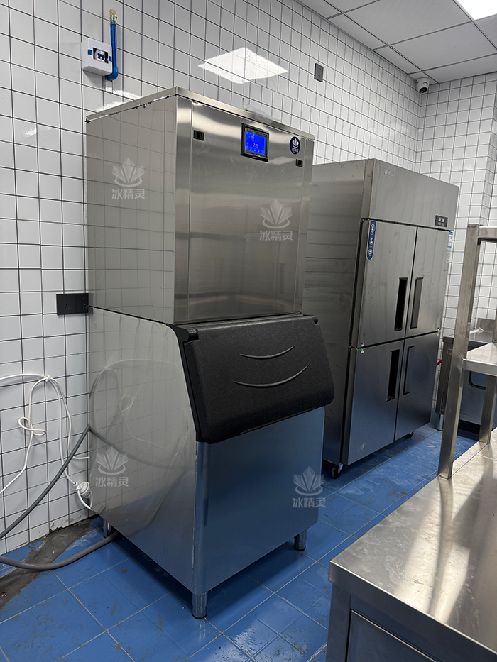 600公斤雪花制冰机交付四川广安市《喜悦汇酒店》