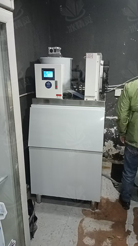 400公斤片冰机交付浙江省宁波市《阿英饭店》