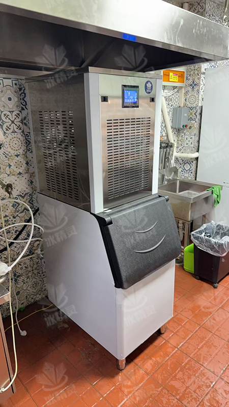 300公斤雪花制冰机交付内蒙古锡林郭勒盟西乌珠穆沁旗巴拉嘎尔