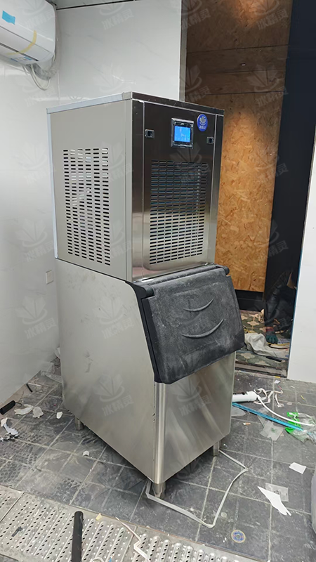 200公斤雪花制冰机交付山东省东营市《樱焰法式铁板烧》