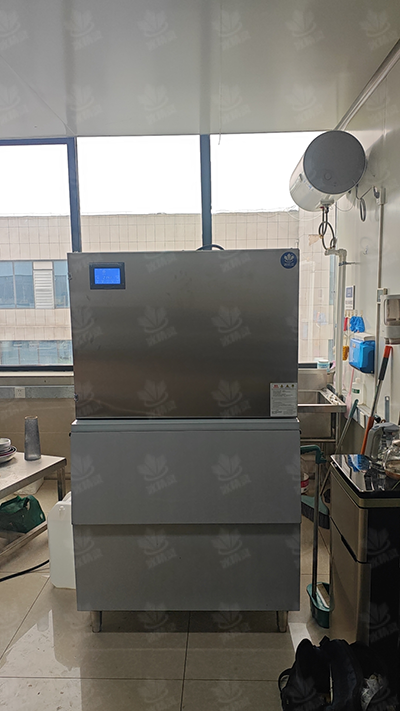 600公斤片冰制冰机交付河南商丘永城市《河南卢师傅食品有限公