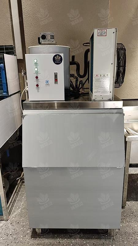 400公斤片冰制冰机交付黑龙江哈尔滨市《强盛港湾海鲜店》