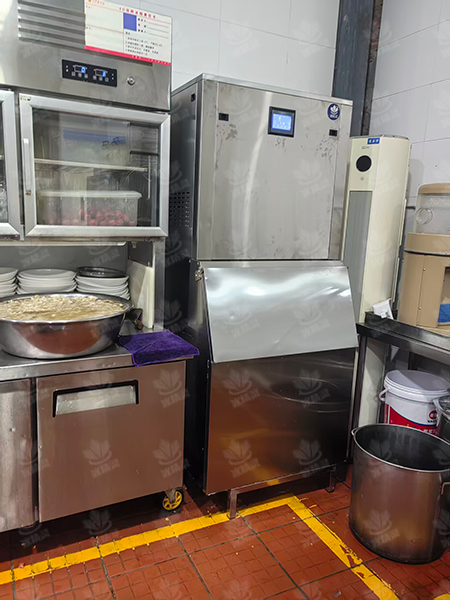 300公斤片冰制冰机交付江苏省南通市如皋市《大德寿酒店》