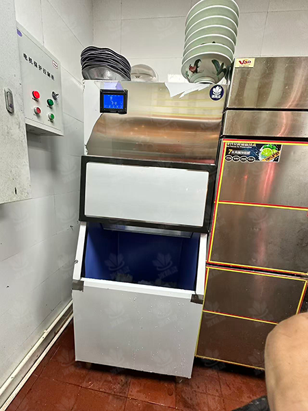400公斤片冰制冰机交付福建厦门市《张崇会火锅》